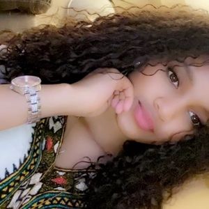 Meet your Posher, Hermela